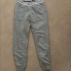 gray sweatpants with pockets